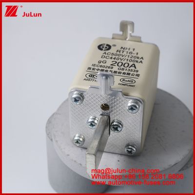NH1 RT16-1 200A AC500V 120KA DC 440V 100KA Αυτοκινητοβιομηχανία Κεραμικά αυτοσυσσωρευτές Βέλος για EV / HEV οχήματα μικρού μεγέθους Μεγάλο ονομαστικό ρεύμα προστασία από βραχυκύκλωμα