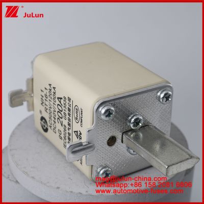 NH1 RT16-1 200A AC500V 120KA DC 440V 100KA Αυτοκινητοβιομηχανία Κεραμικά αυτοσυσσωρευτές Βέλος για EV / HEV οχήματα μικρού μεγέθους Μεγάλο ονομαστικό ρεύμα προστασία από βραχυκύκλωμα