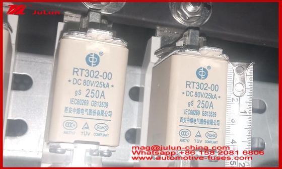 Ασφάλειες μικρών αυτοκινήτων RT302-00 250A DC80 25KA GG Βάση αυτοκινήτου