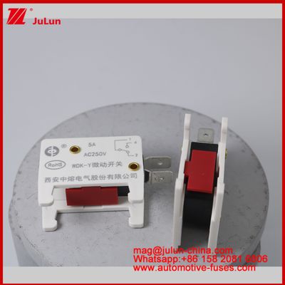 WDK-Y 5A 250V Micro Switch Automobile Mount Fuse Για EV / HEV Οχήμα Ειδικά σχεδιασμένη βάση ασφάλειας για το όχημα Κατάσταση
