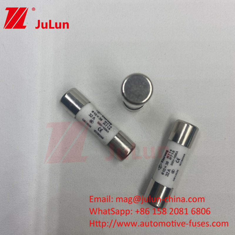 10*38mm FUSE 15A 690VDC Panel Mount Ηλιακή φωτοβολταϊκή ασφάλεια για ισχυρή προστασία από φωτοβολταϊκές χορδές