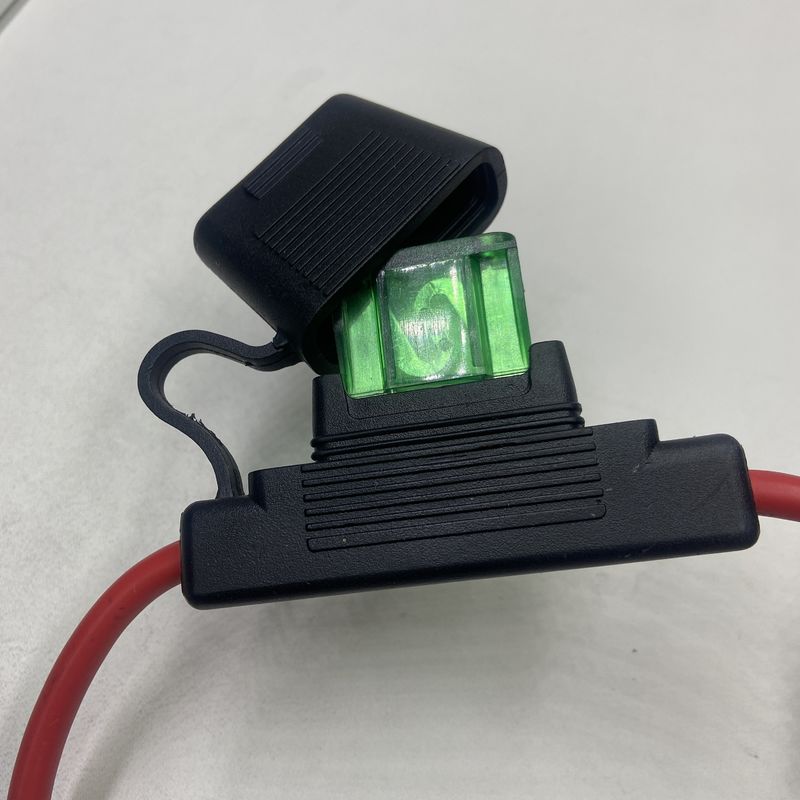 50A 15A 30A 60A Συστήματα ισχύος για αυτοκίνητα Κρατήρας ασφάλειας αυτοκινήτου Εφαρμόζεται σε ασφάλειες MIDI και έχει σχεδιαστεί για υλικό μπράουνες από κράμα ψευδαργύρου ABS