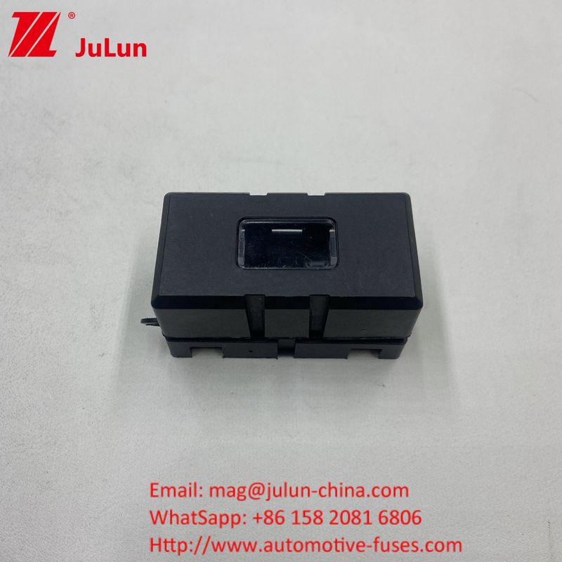 Καρτόνι συσκευασία αυτοκινητοκινητήρα Fuse Holder για με Plug-in Fuses Max τάση 32VDC 58VDC 72VDC