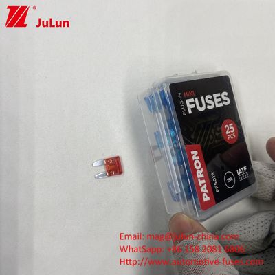 Τροχαία οχήματα Offroad Blade Fuse Boxed 10A 32V Διακόπτες κυκλωμάτων οχημάτων για αυτοκινητικά ηλεκτρονικά 0337 0237 0899 0999 0299